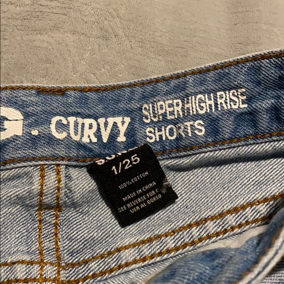 High waisted vintage denim shorts🤍🤍 - Picture 3 of 3